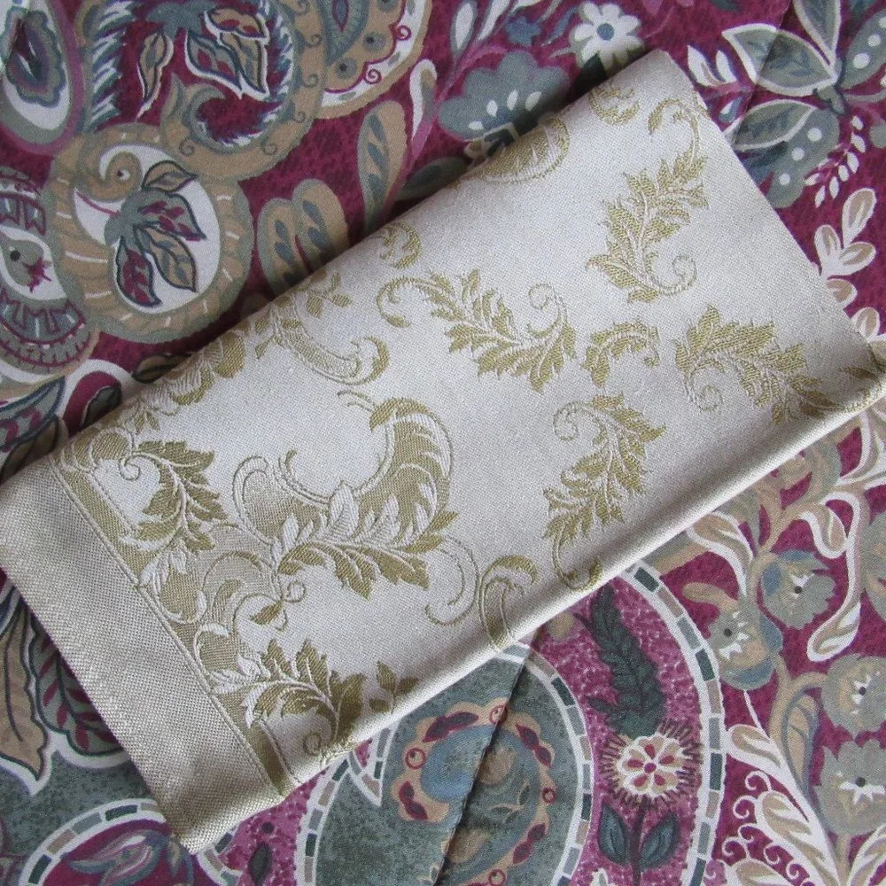 Set of 8 Gold Tone Napkins 17
